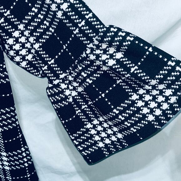 Violet B Houndstooth 3/4 Bell Sleeve Dress 1X - Picture 4 of 7